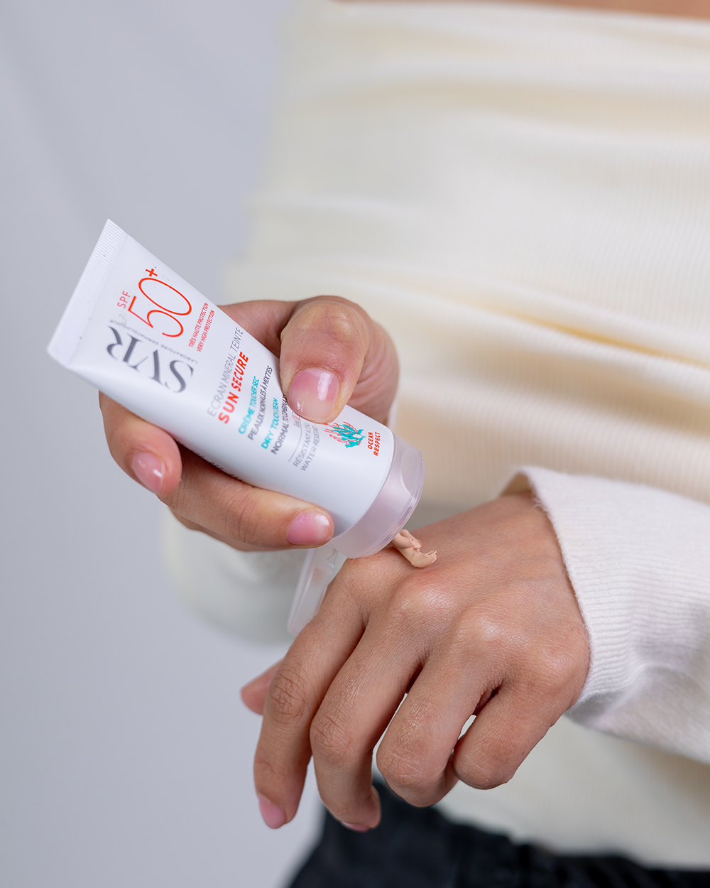 SVR Protector solar mineral  en crema con color pieles normales o mixtas con color Sun Secure Ecran Pantalla Mineral con Tinte 60g